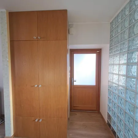Apartment Cozy - 100m Beach, Ac, Workstation, Balcony, Backyard, Yoga Mat Jurmala