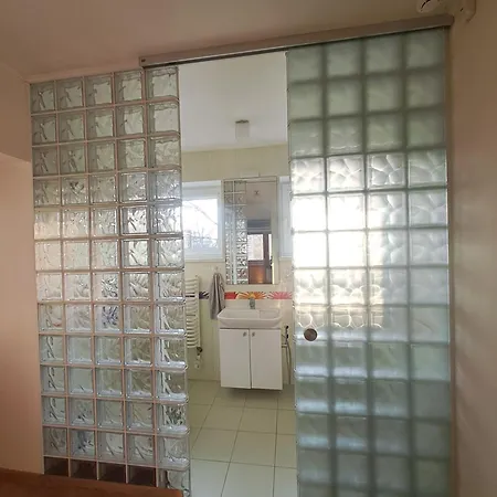 Cozy - 100m Beach, Ac, Workstation, Balcony, Backyard, Yoga Mat Apartment