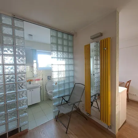 Cozy - 100m Beach, Ac, Workstation, Balcony, Backyard, Yoga Mat *