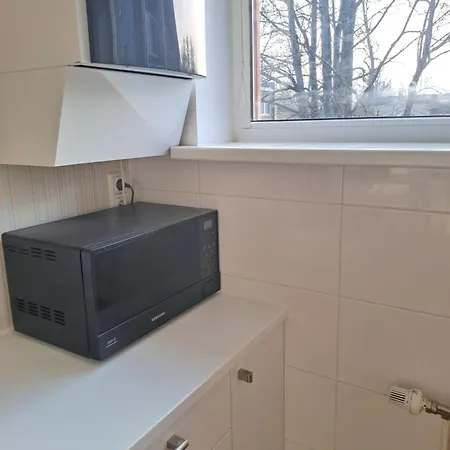 Cozy - 100m Beach, Ac, Workstation, Balcony, Backyard, Yoga Mat *