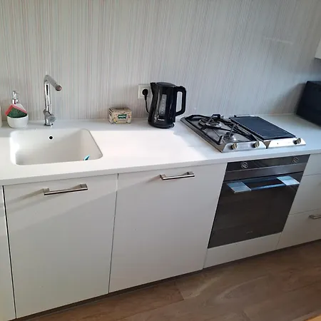 Cozy - 100m Beach, Ac, Workstation, Balcony, Backyard, Yoga Mat *