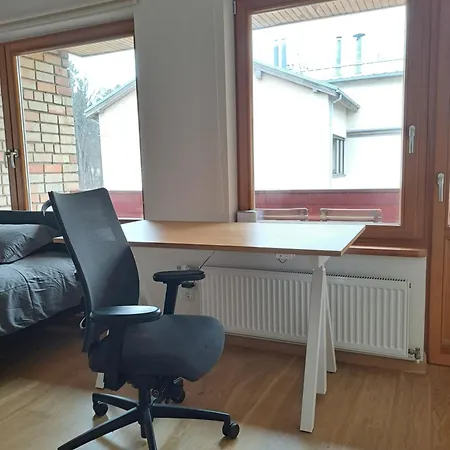 Apartment Cozy - 100m Beach, Ac, Workstation, Balcony, Backyard, Yoga Mat