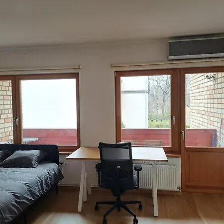 Apartment Cozy - 100m Beach, Ac, Workstation, Balcony, Backyard, Yoga Mat
